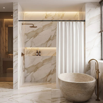 barre de rideau extensible noire dans une salle de bain prestigieuse