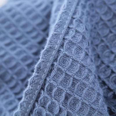 drap de bain 100 x 150 bleu zoomé pour démontrer le coton bio utilisé