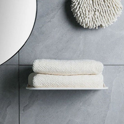 etagere mural salle de bain avec petite serviettes dessus