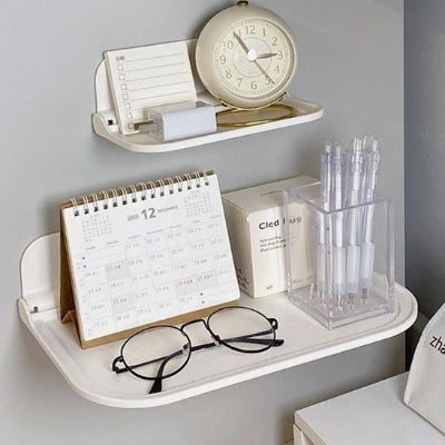 les deux formats etagere mural salle de bain avec plusieurs accessoires dessus