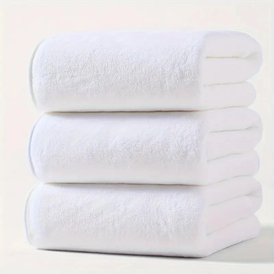 pile de 3 drap de bain homme couleur blanc