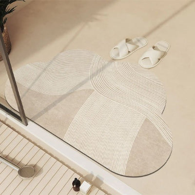 Tapis de bain antidérapant beige en angle devant la douche