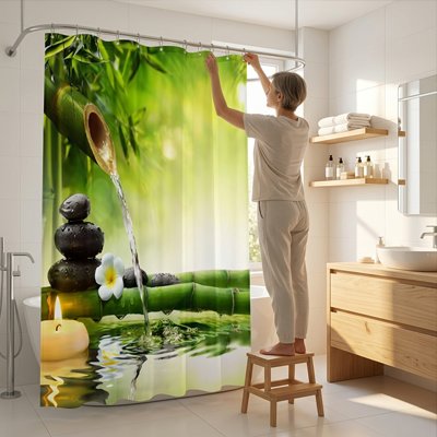 une femme monter sur un petit banc ajuste le rideau de douche avec motifs de bambou et de galets géants style jardin apaisant